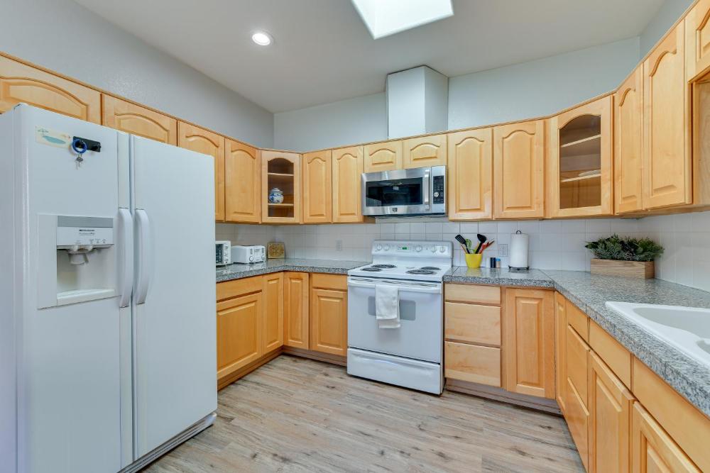 Eloy Vacation Rental with Community Pool and Courtyard